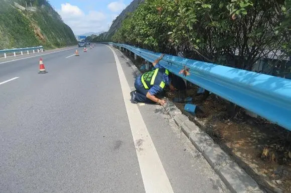 固原高速路波形护栏