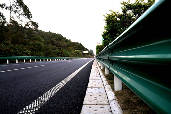 固原高速公路护栏的常用类型